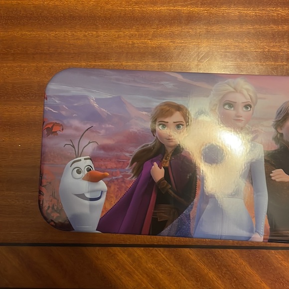 Frozen 2 pencil tin - Picture 4 of 6